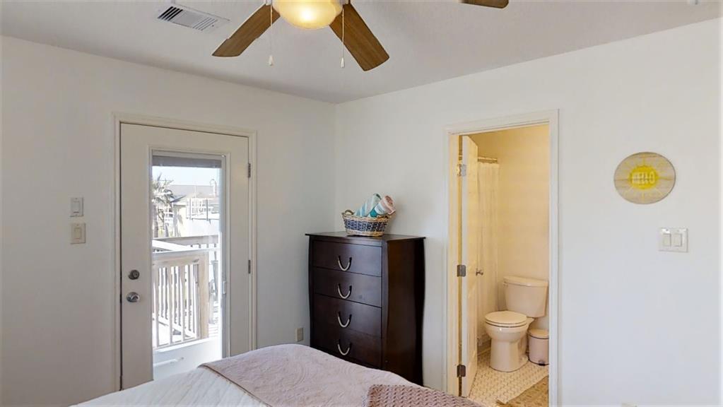 13127 2 Gulf Beach Drive, Freeport, Texas 77541, 3 Bedrooms Bedrooms, 6 Rooms Rooms,2 BathroomsBathrooms,Single-family,For Sale,Gulf Beach,81080309