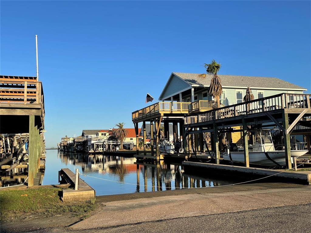 13127 2 Gulf Beach Drive, Freeport, Texas 77541, 3 Bedrooms Bedrooms, 6 Rooms Rooms,2 BathroomsBathrooms,Single-family,For Sale,Gulf Beach,81080309