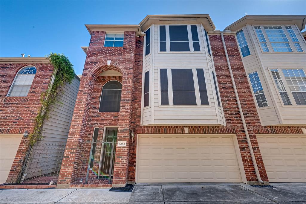5211 2 Blossom Street, Houston, Texas 77007, 3 Bedrooms Bedrooms, 12 Rooms Rooms,3 BathroomsBathrooms,Townhouse/condo,For Sale,Blossom,27552927