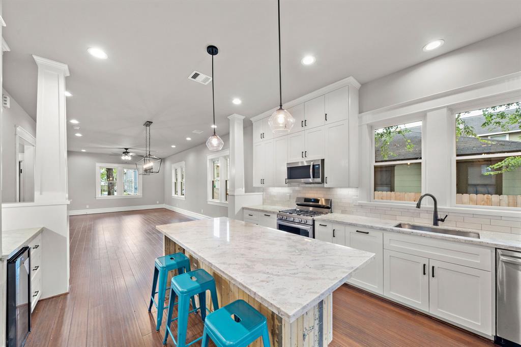 1614 1 Weber Street, Houston, Texas 77007, 4 Bedrooms Bedrooms, 10 Rooms Rooms,2 BathroomsBathrooms,Single-family,For Sale,Weber,80515203
