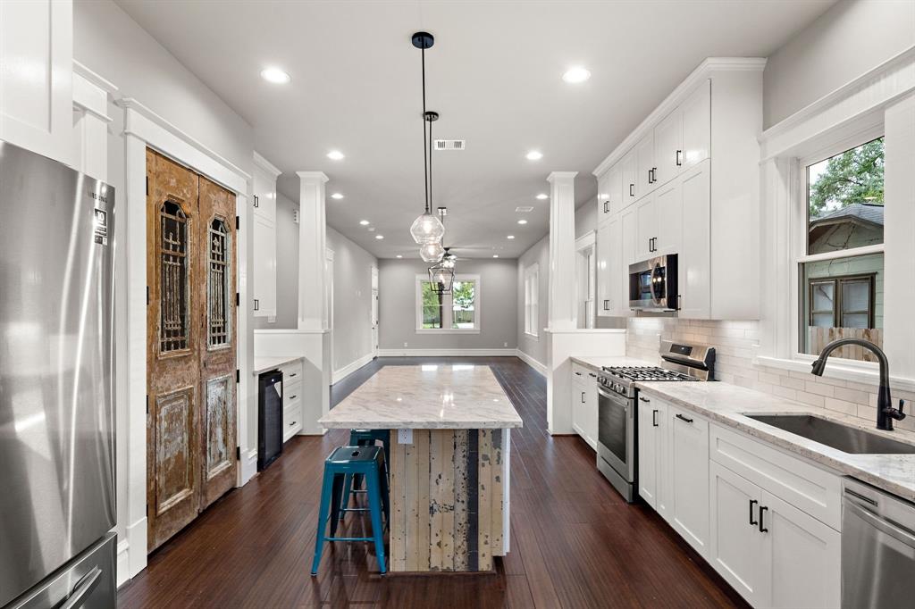 1614 1 Weber Street, Houston, Texas 77007, 4 Bedrooms Bedrooms, 10 Rooms Rooms,2 BathroomsBathrooms,Single-family,For Sale,Weber,80515203