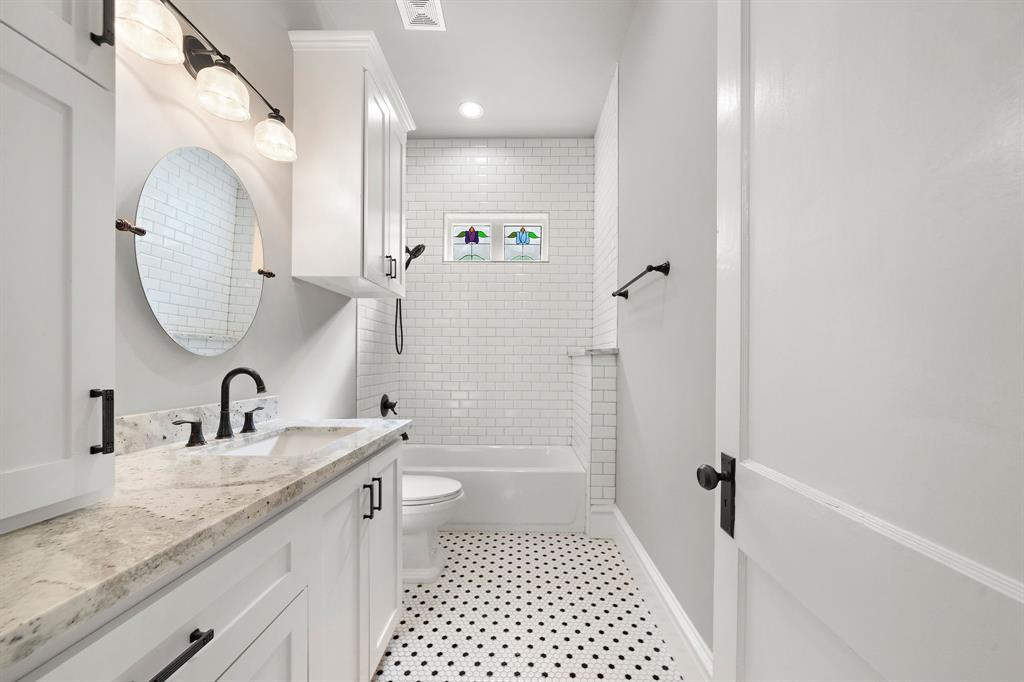 1614 1 Weber Street, Houston, Texas 77007, 4 Bedrooms Bedrooms, 10 Rooms Rooms,2 BathroomsBathrooms,Single-family,For Sale,Weber,80515203