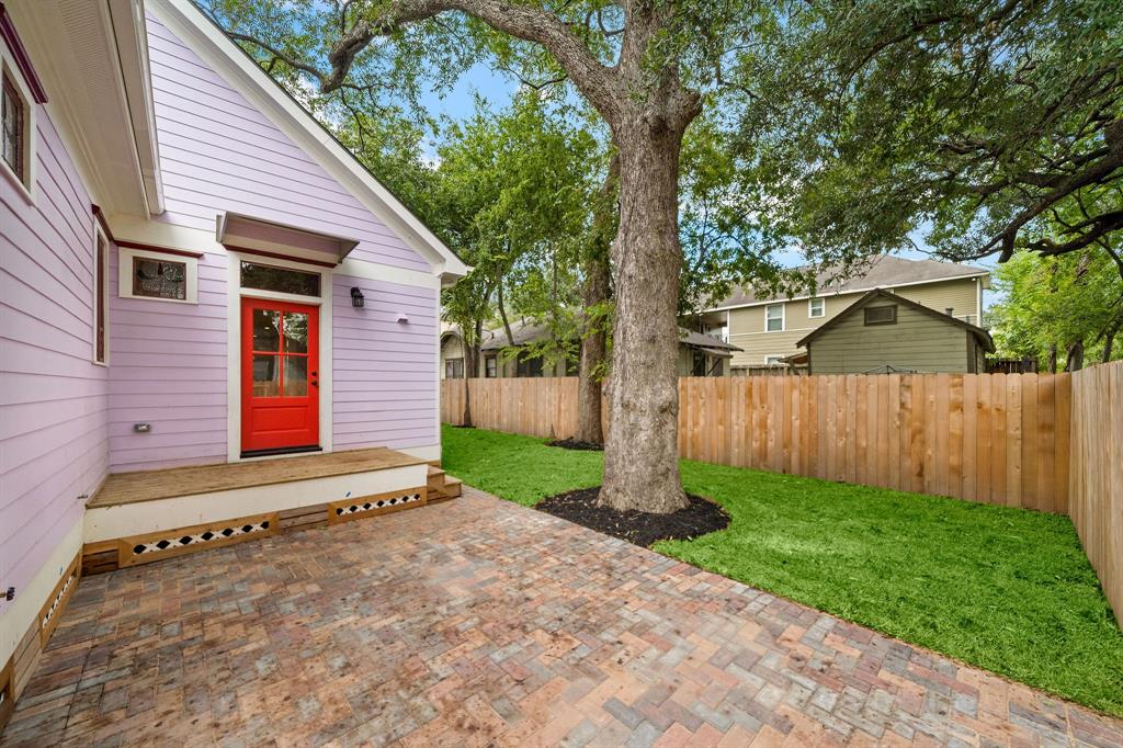 1614 1 Weber Street, Houston, Texas 77007, 4 Bedrooms Bedrooms, 10 Rooms Rooms,2 BathroomsBathrooms,Single-family,For Sale,Weber,80515203