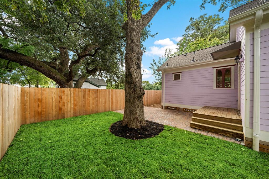 1614 1 Weber Street, Houston, Texas 77007, 4 Bedrooms Bedrooms, 10 Rooms Rooms,2 BathroomsBathrooms,Single-family,For Sale,Weber,80515203