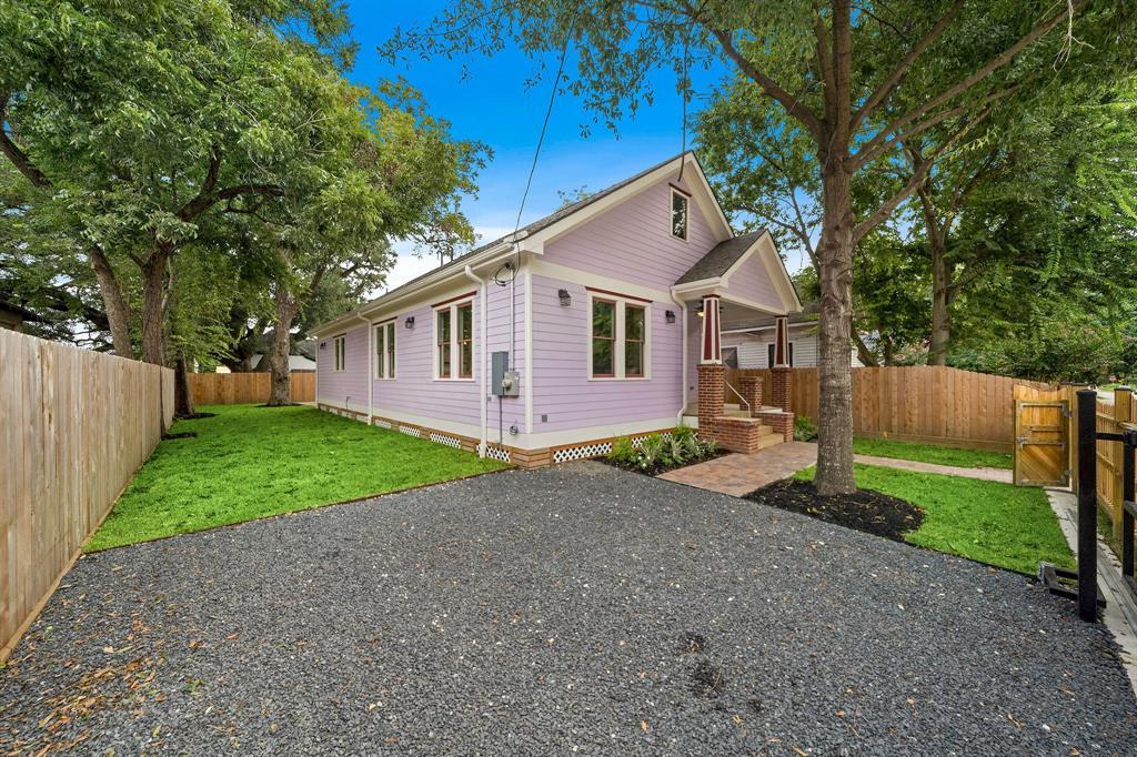 1614 1 Weber Street, Houston, Texas 77007, 4 Bedrooms Bedrooms, 10 Rooms Rooms,2 BathroomsBathrooms,Single-family,For Sale,Weber,80515203