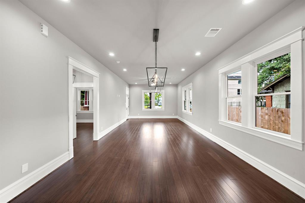 1614 1 Weber Street, Houston, Texas 77007, 4 Bedrooms Bedrooms, 10 Rooms Rooms,2 BathroomsBathrooms,Single-family,For Sale,Weber,80515203