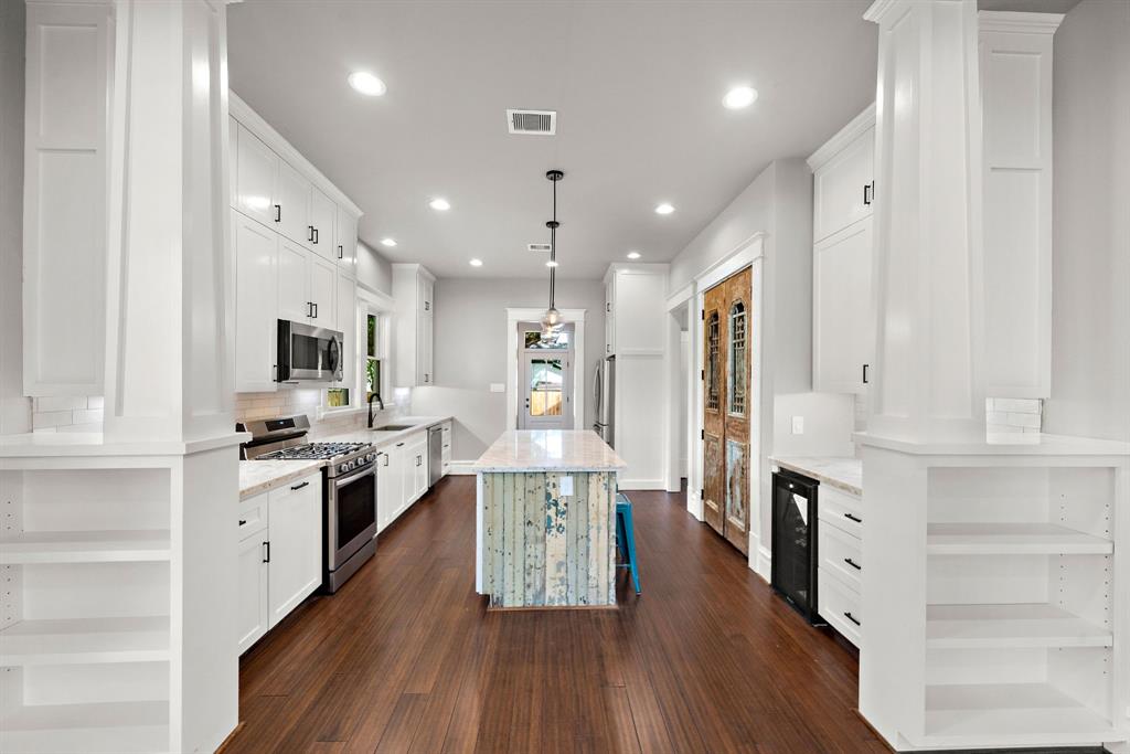 1614 1 Weber Street, Houston, Texas 77007, 4 Bedrooms Bedrooms, 10 Rooms Rooms,2 BathroomsBathrooms,Single-family,For Sale,Weber,80515203