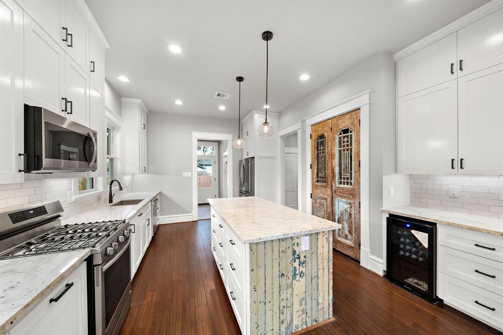 1614 1 Weber Street, Houston, Texas 77007, 4 Bedrooms Bedrooms, 10 Rooms Rooms,2 BathroomsBathrooms,Single-family,For Sale,Weber,80515203