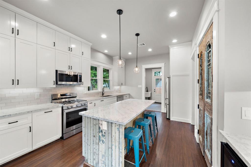 1614 1 Weber Street, Houston, Texas 77007, 4 Bedrooms Bedrooms, 10 Rooms Rooms,2 BathroomsBathrooms,Single-family,For Sale,Weber,80515203