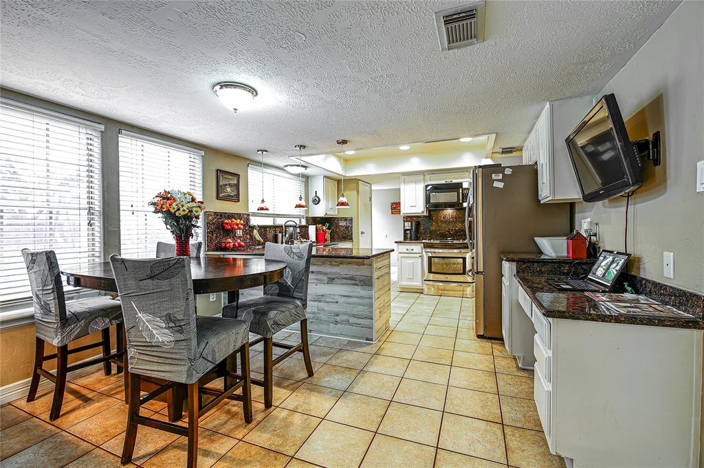 531 2 Gleneagles Drive, Friendswood, Texas 77546, 5 Bedrooms Bedrooms, 10 Rooms Rooms,2 BathroomsBathrooms,Single-family,For Sale,Gleneagles,81213650