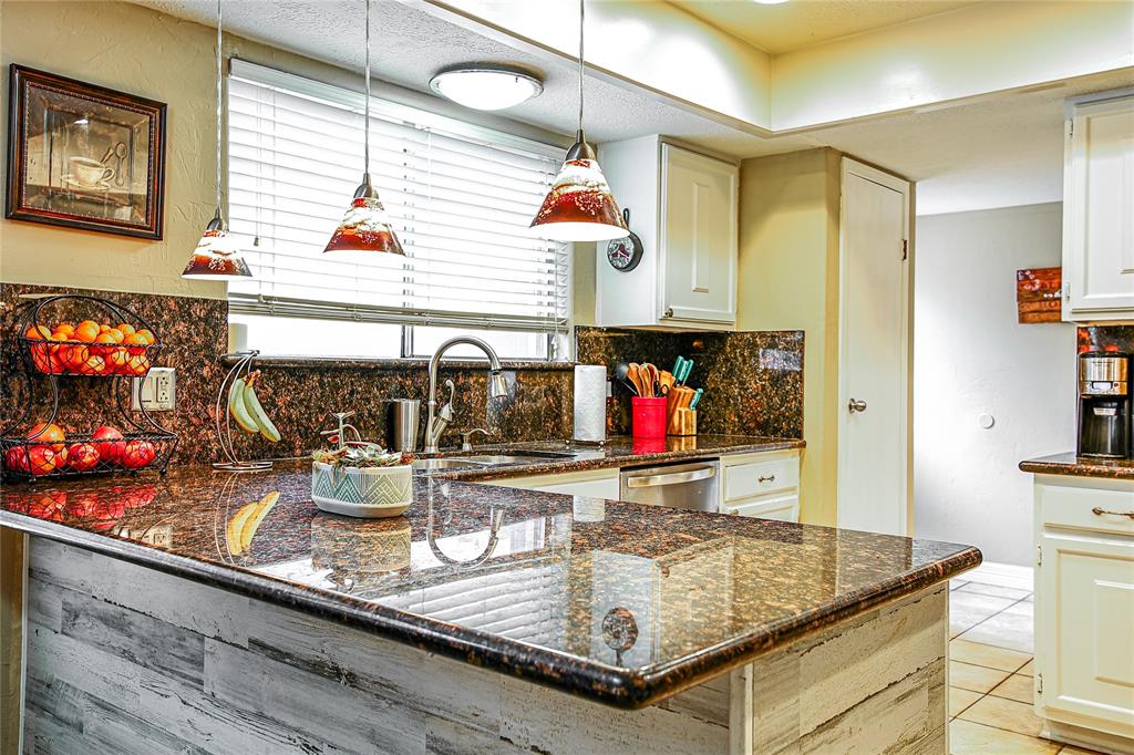 531 2 Gleneagles Drive, Friendswood, Texas 77546, 5 Bedrooms Bedrooms, 10 Rooms Rooms,2 BathroomsBathrooms,Single-family,For Sale,Gleneagles,81213650