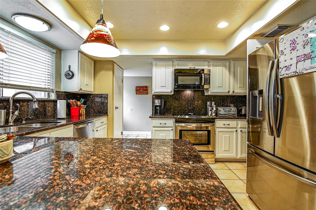 531 2 Gleneagles Drive, Friendswood, Texas 77546, 5 Bedrooms Bedrooms, 10 Rooms Rooms,2 BathroomsBathrooms,Single-family,For Sale,Gleneagles,81213650