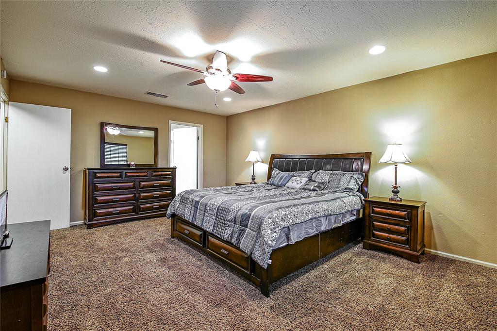531 2 Gleneagles Drive, Friendswood, Texas 77546, 5 Bedrooms Bedrooms, 10 Rooms Rooms,2 BathroomsBathrooms,Single-family,For Sale,Gleneagles,81213650
