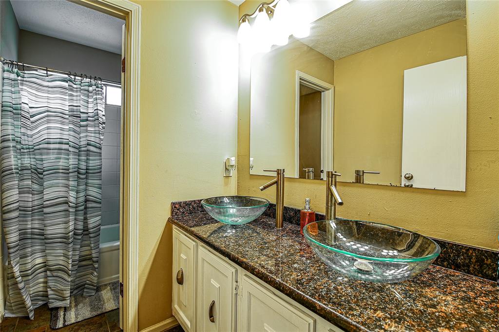 531 2 Gleneagles Drive, Friendswood, Texas 77546, 5 Bedrooms Bedrooms, 10 Rooms Rooms,2 BathroomsBathrooms,Single-family,For Sale,Gleneagles,81213650