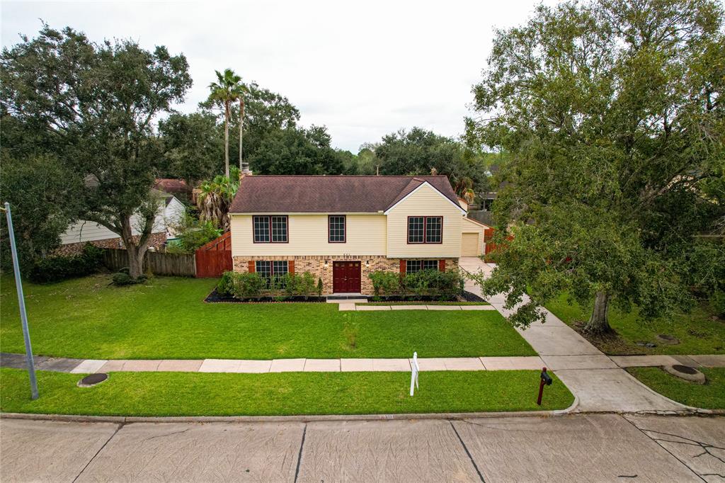 531 2 Gleneagles Drive, Friendswood, Texas 77546, 5 Bedrooms Bedrooms, 10 Rooms Rooms,2 BathroomsBathrooms,Single-family,For Sale,Gleneagles,81213650