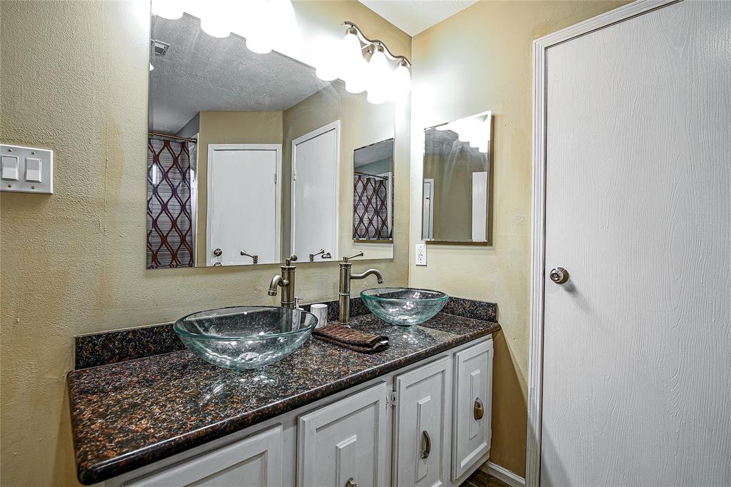 531 2 Gleneagles Drive, Friendswood, Texas 77546, 5 Bedrooms Bedrooms, 10 Rooms Rooms,2 BathroomsBathrooms,Single-family,For Sale,Gleneagles,81213650