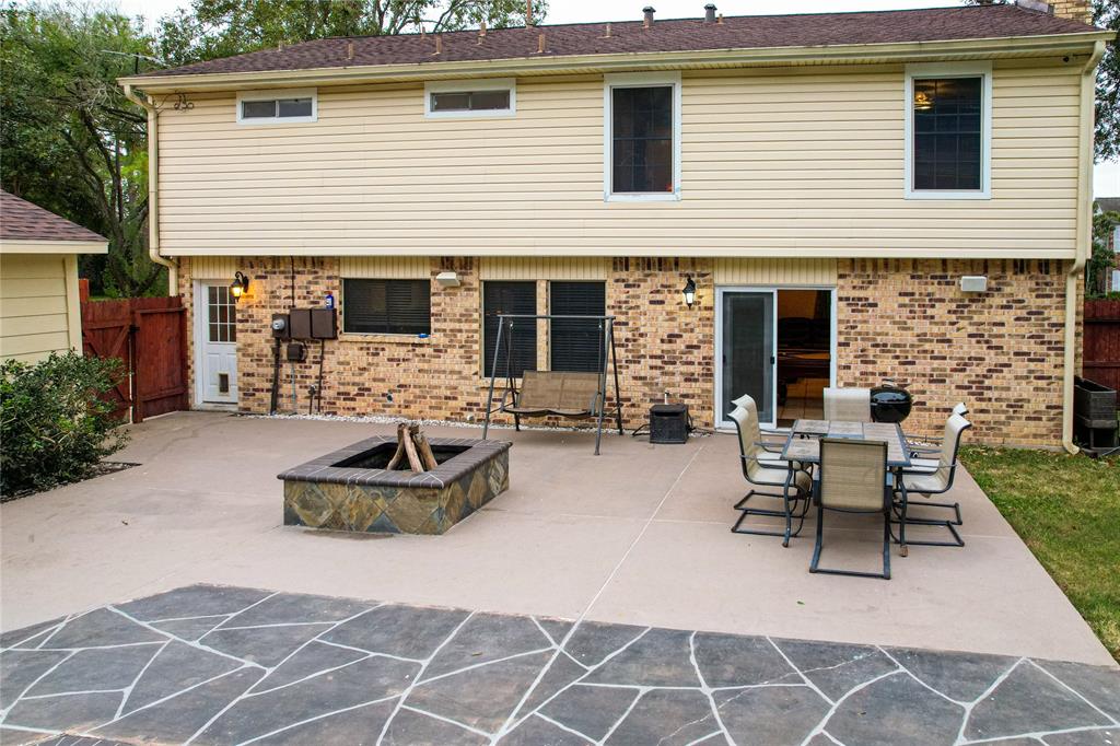 531 2 Gleneagles Drive, Friendswood, Texas 77546, 5 Bedrooms Bedrooms, 10 Rooms Rooms,2 BathroomsBathrooms,Single-family,For Sale,Gleneagles,81213650