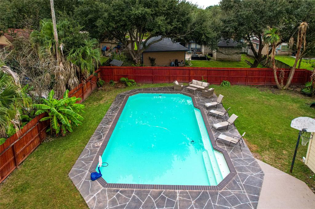 531 2 Gleneagles Drive, Friendswood, Texas 77546, 5 Bedrooms Bedrooms, 10 Rooms Rooms,2 BathroomsBathrooms,Single-family,For Sale,Gleneagles,81213650