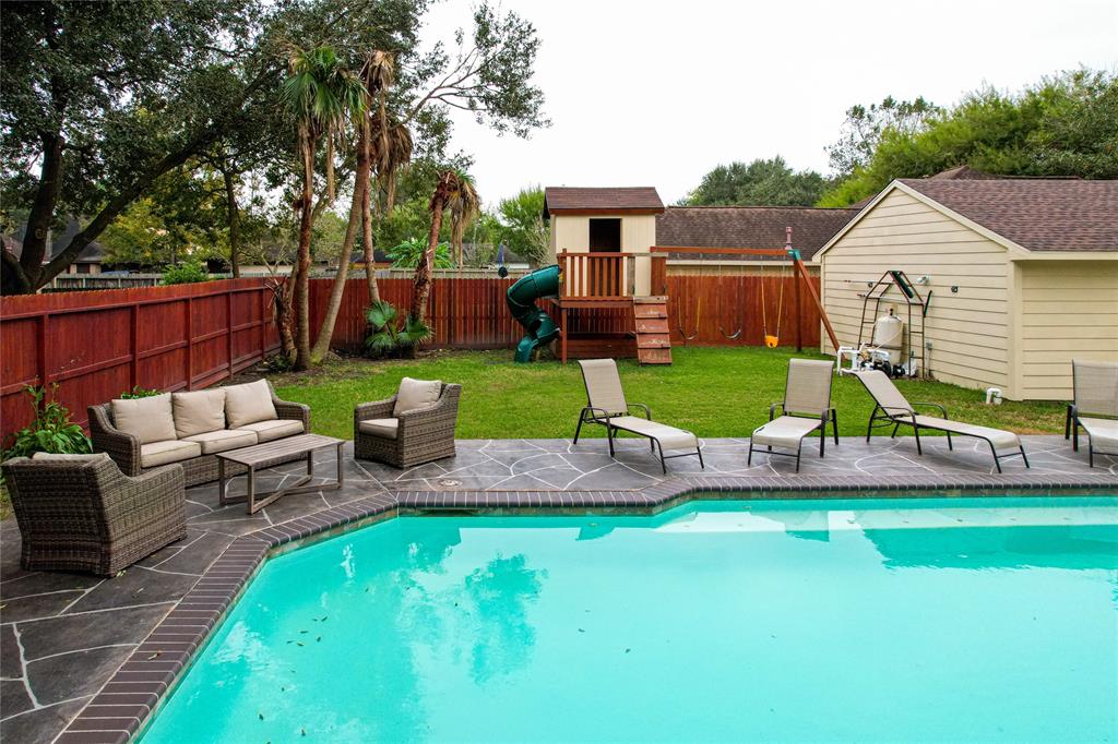 531 2 Gleneagles Drive, Friendswood, Texas 77546, 5 Bedrooms Bedrooms, 10 Rooms Rooms,2 BathroomsBathrooms,Single-family,For Sale,Gleneagles,81213650