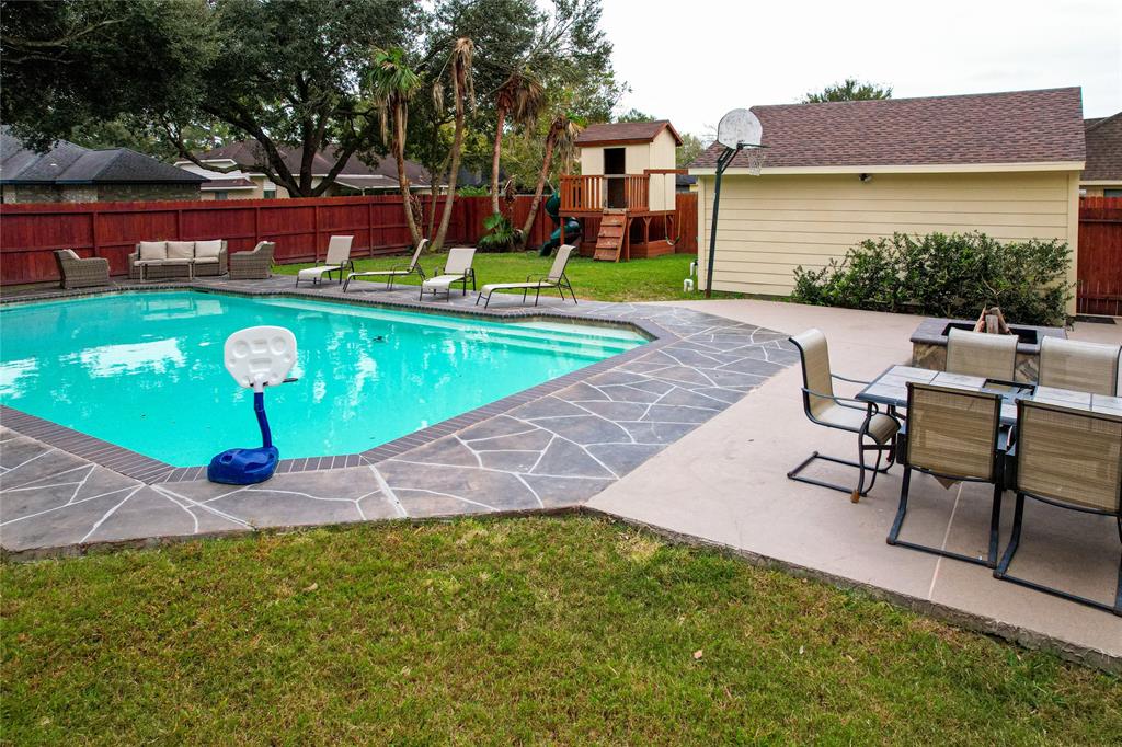 531 2 Gleneagles Drive, Friendswood, Texas 77546, 5 Bedrooms Bedrooms, 10 Rooms Rooms,2 BathroomsBathrooms,Single-family,For Sale,Gleneagles,81213650