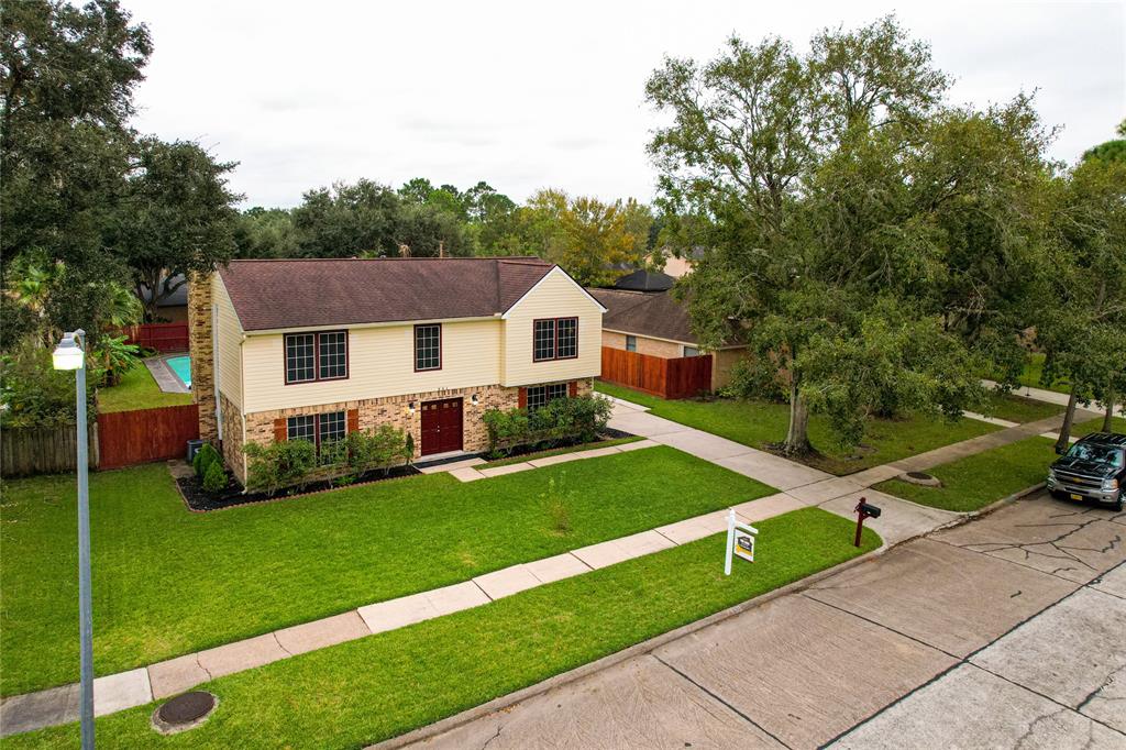 531 2 Gleneagles Drive, Friendswood, Texas 77546, 5 Bedrooms Bedrooms, 10 Rooms Rooms,2 BathroomsBathrooms,Single-family,For Sale,Gleneagles,81213650