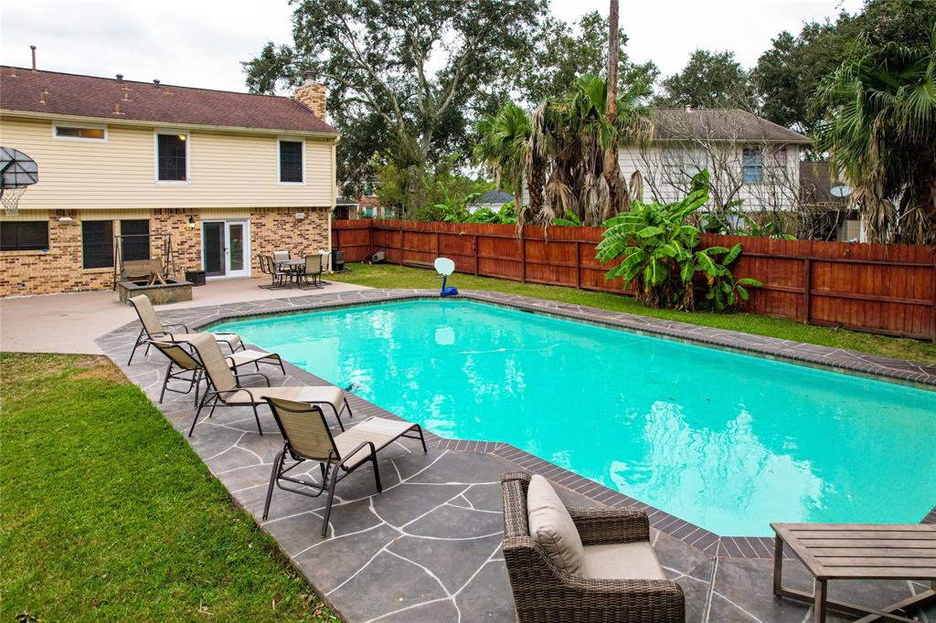531 2 Gleneagles Drive, Friendswood, Texas 77546, 5 Bedrooms Bedrooms, 10 Rooms Rooms,2 BathroomsBathrooms,Single-family,For Sale,Gleneagles,81213650