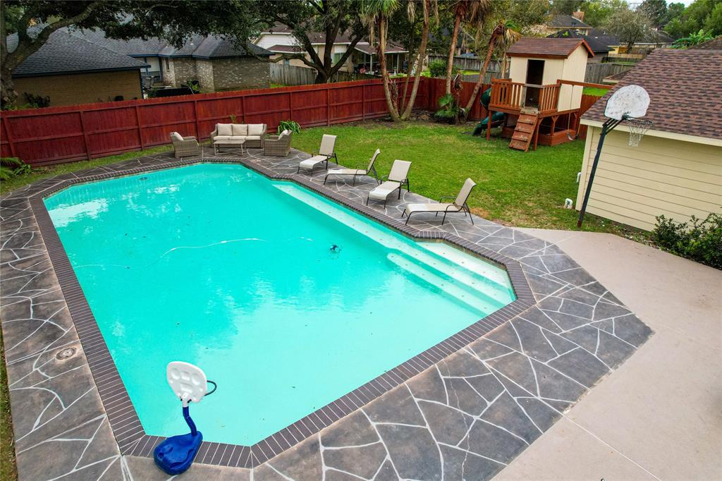 531 2 Gleneagles Drive, Friendswood, Texas 77546, 5 Bedrooms Bedrooms, 10 Rooms Rooms,2 BathroomsBathrooms,Single-family,For Sale,Gleneagles,81213650