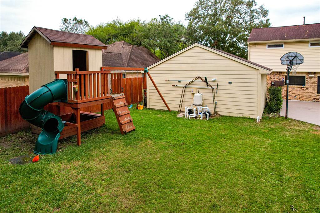 531 2 Gleneagles Drive, Friendswood, Texas 77546, 5 Bedrooms Bedrooms, 10 Rooms Rooms,2 BathroomsBathrooms,Single-family,For Sale,Gleneagles,81213650