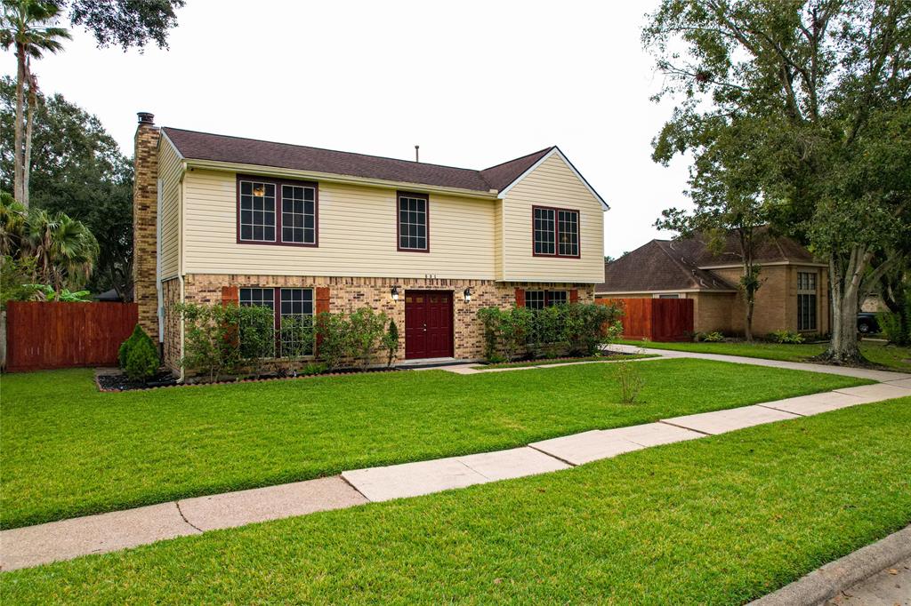 531 2 Gleneagles Drive, Friendswood, Texas 77546, 5 Bedrooms Bedrooms, 10 Rooms Rooms,2 BathroomsBathrooms,Single-family,For Sale,Gleneagles,81213650