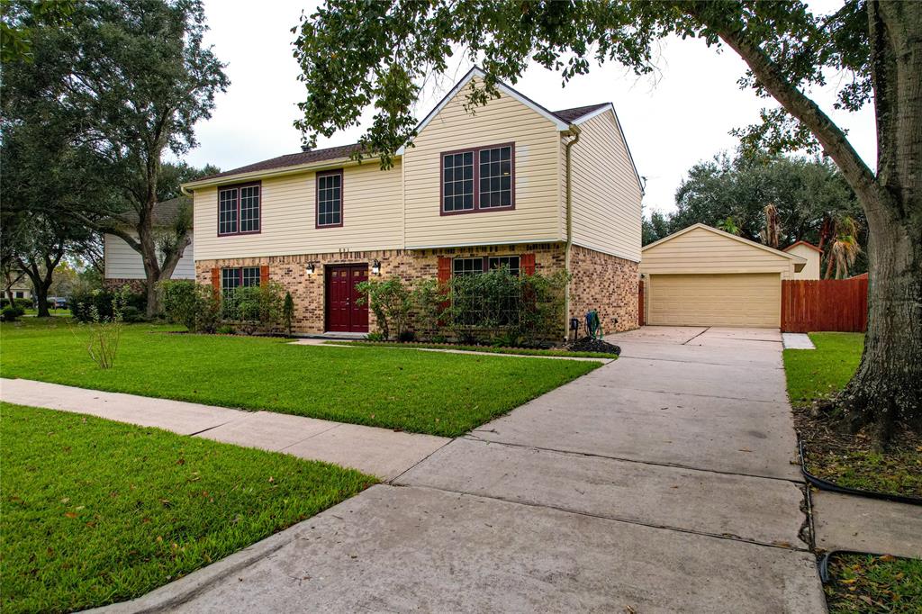 531 2 Gleneagles Drive, Friendswood, Texas 77546, 5 Bedrooms Bedrooms, 10 Rooms Rooms,2 BathroomsBathrooms,Single-family,For Sale,Gleneagles,81213650