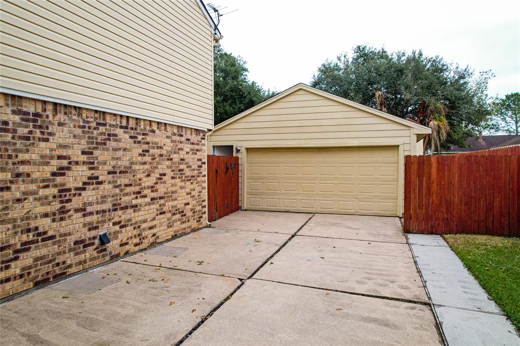 531 2 Gleneagles Drive, Friendswood, Texas 77546, 5 Bedrooms Bedrooms, 10 Rooms Rooms,2 BathroomsBathrooms,Single-family,For Sale,Gleneagles,81213650