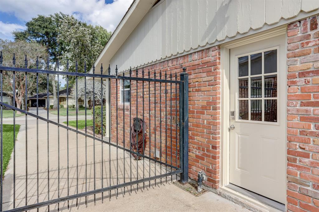4319 1 Osby Drive, Houston, Texas 77096, 3 Bedrooms Bedrooms, 9 Rooms Rooms,2 BathroomsBathrooms,Single-family,For Sale,Osby,62962122