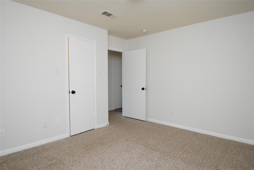 14211 2 Chevy Chase Drive, Houston, Texas 77077, 4 Bedrooms Bedrooms, 9 Rooms Rooms,2 BathroomsBathrooms,Single-family,For Sale,Chevy Chase,72270555