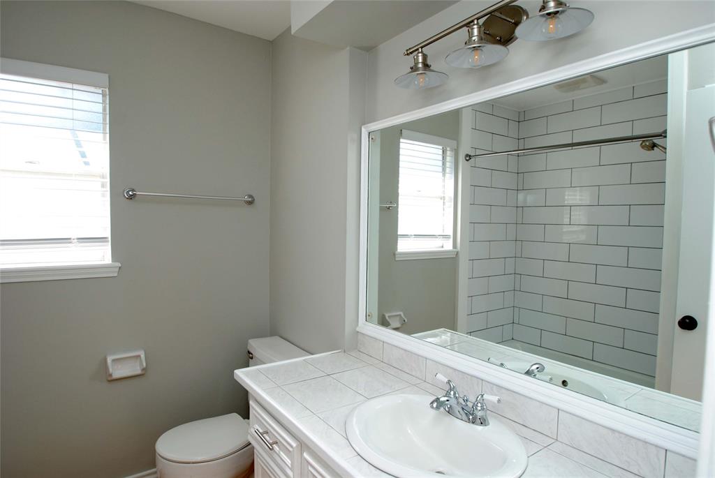 14211 2 Chevy Chase Drive, Houston, Texas 77077, 4 Bedrooms Bedrooms, 9 Rooms Rooms,2 BathroomsBathrooms,Single-family,For Sale,Chevy Chase,72270555