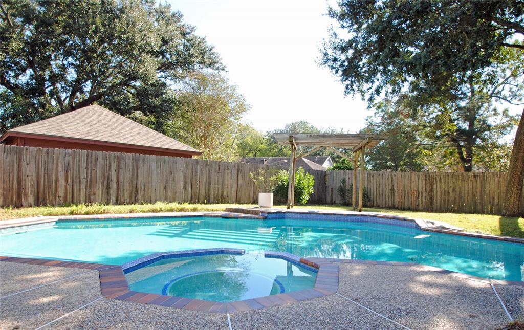 14211 2 Chevy Chase Drive, Houston, Texas 77077, 4 Bedrooms Bedrooms, 9 Rooms Rooms,2 BathroomsBathrooms,Single-family,For Sale,Chevy Chase,72270555
