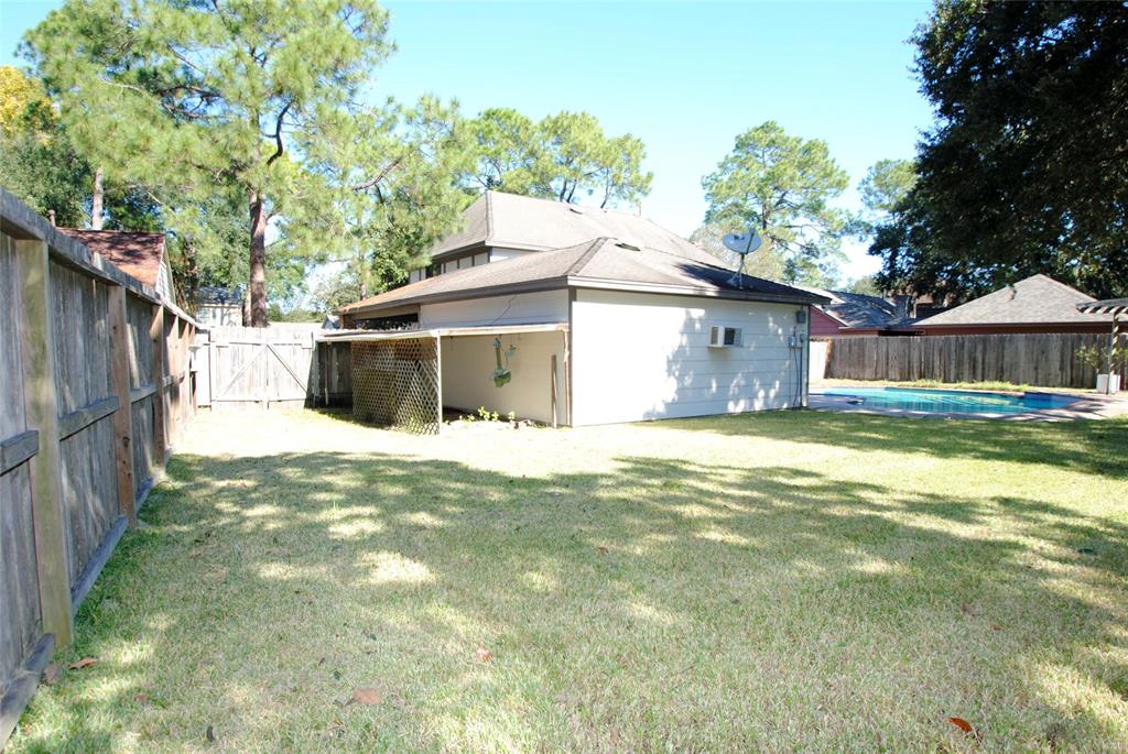 14211 2 Chevy Chase Drive, Houston, Texas 77077, 4 Bedrooms Bedrooms, 9 Rooms Rooms,2 BathroomsBathrooms,Single-family,For Sale,Chevy Chase,72270555