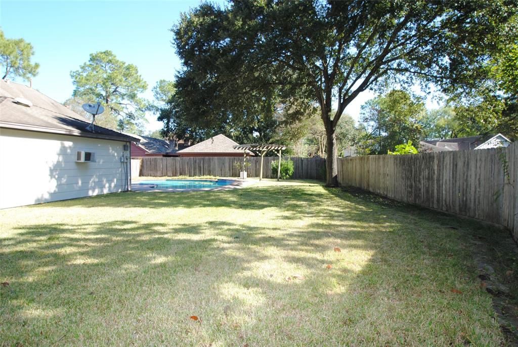 14211 2 Chevy Chase Drive, Houston, Texas 77077, 4 Bedrooms Bedrooms, 9 Rooms Rooms,2 BathroomsBathrooms,Single-family,For Sale,Chevy Chase,72270555