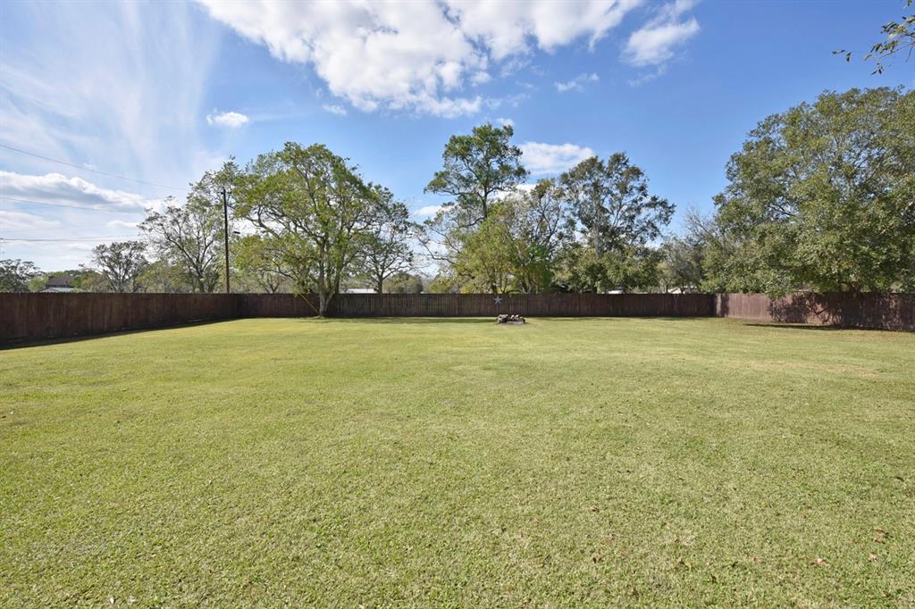 108 1 Country Road, Angleton, Texas 77515, 3 Bedrooms Bedrooms, 3 Rooms Rooms,2 BathroomsBathrooms,Single-family,For Sale,Country,53424504