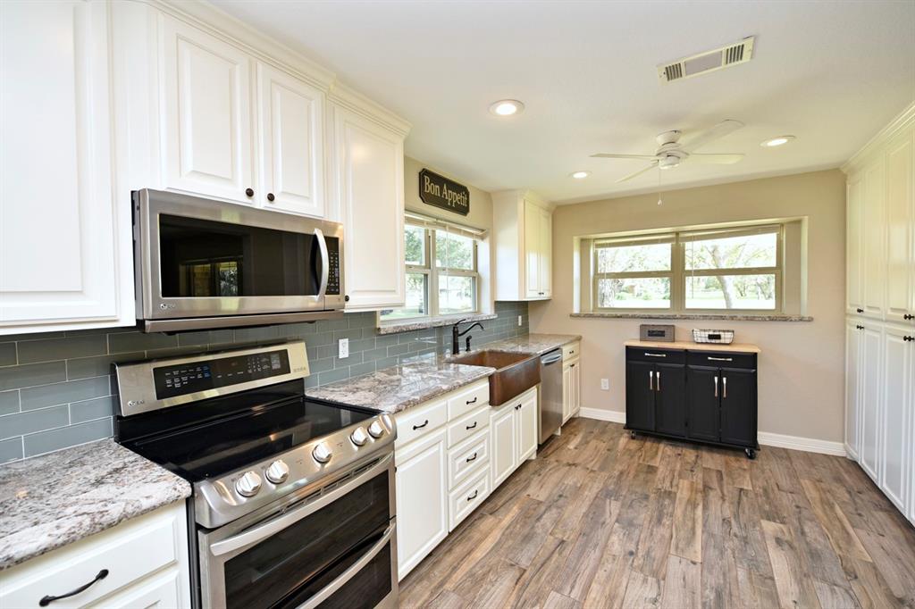108 1 Country Road, Angleton, Texas 77515, 3 Bedrooms Bedrooms, 3 Rooms Rooms,2 BathroomsBathrooms,Single-family,For Sale,Country,53424504