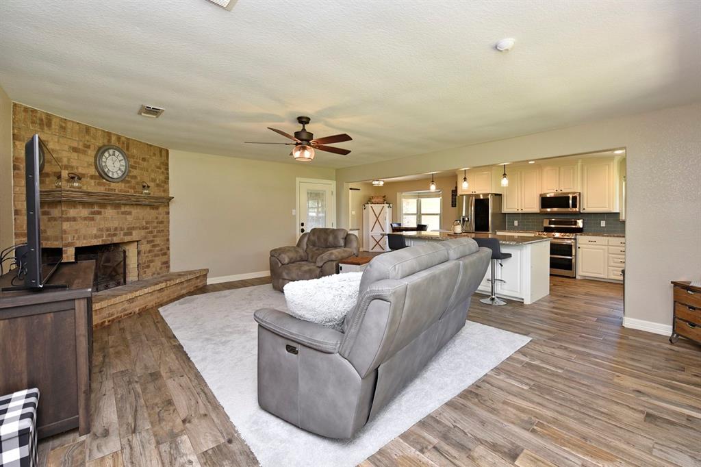 108 1 Country Road, Angleton, Texas 77515, 3 Bedrooms Bedrooms, 3 Rooms Rooms,2 BathroomsBathrooms,Single-family,For Sale,Country,53424504