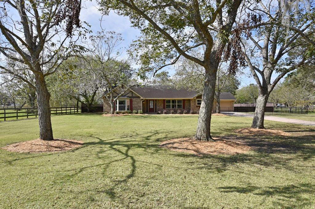 108 1 Country Road, Angleton, Texas 77515, 3 Bedrooms Bedrooms, 3 Rooms Rooms,2 BathroomsBathrooms,Single-family,For Sale,Country,53424504