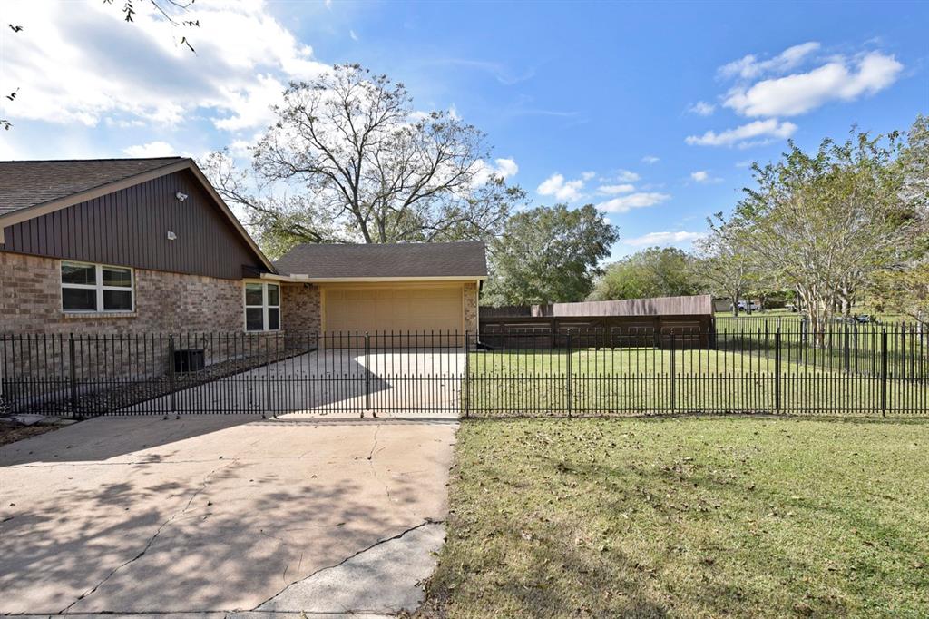 108 1 Country Road, Angleton, Texas 77515, 3 Bedrooms Bedrooms, 3 Rooms Rooms,2 BathroomsBathrooms,Single-family,For Sale,Country,53424504