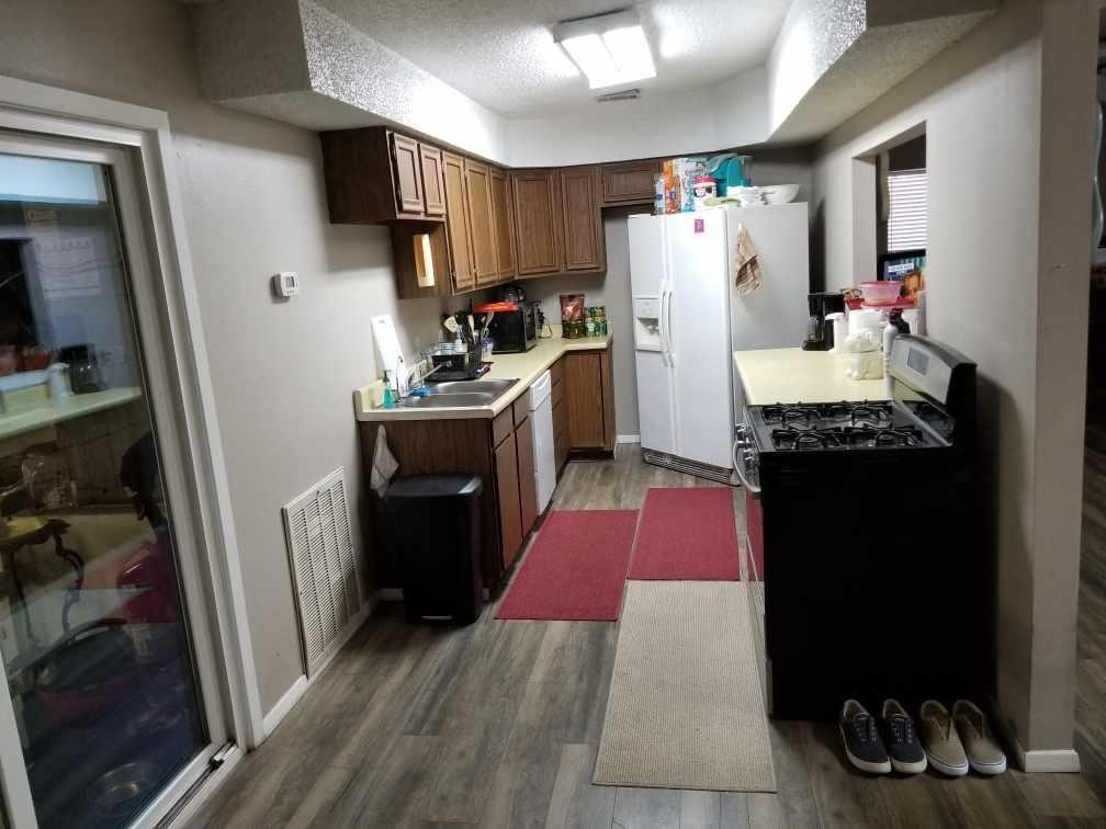 410 1 Canino Road, Houston, Texas 77037, 2 Bedrooms Bedrooms, 3 Rooms Rooms,2 BathroomsBathrooms,Single-family,For Sale,Canino,88969381