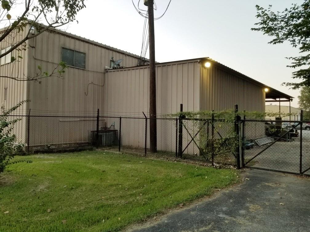 410 1 Canino Road, Houston, Texas 77037, 2 Bedrooms Bedrooms, 3 Rooms Rooms,2 BathroomsBathrooms,Single-family,For Sale,Canino,88969381