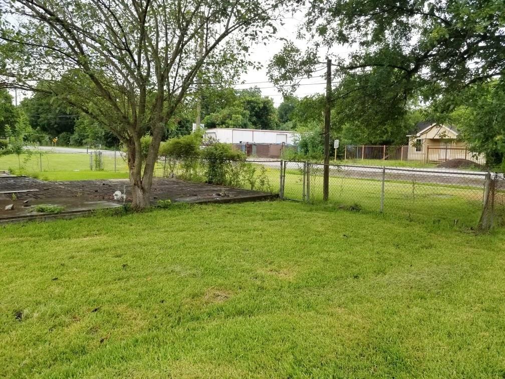 410 1 Canino Road, Houston, Texas 77037, 2 Bedrooms Bedrooms, 3 Rooms Rooms,2 BathroomsBathrooms,Single-family,For Sale,Canino,88969381