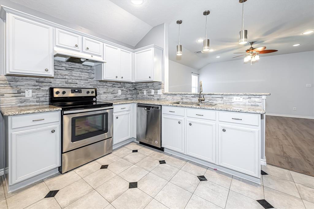 3 1 Thicket Grove Place, The Woodlands, Texas 77385, 3 Bedrooms Bedrooms, 6 Rooms Rooms,2 BathroomsBathrooms,Single-family,For Sale,Thicket Grove,63301482