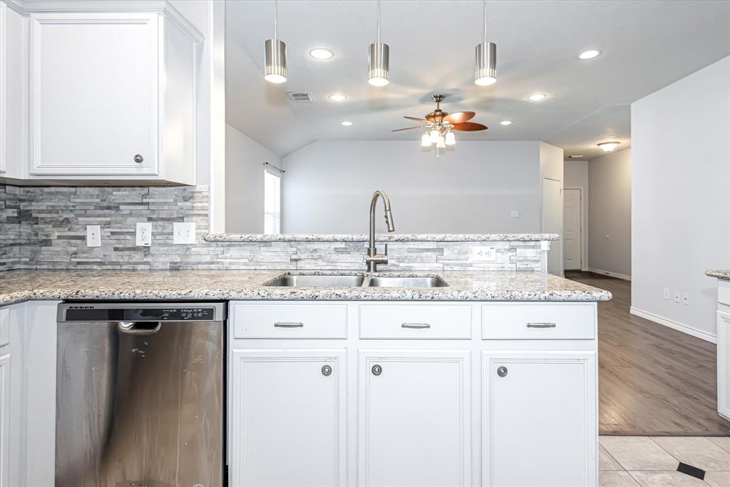 3 1 Thicket Grove Place, The Woodlands, Texas 77385, 3 Bedrooms Bedrooms, 6 Rooms Rooms,2 BathroomsBathrooms,Single-family,For Sale,Thicket Grove,63301482