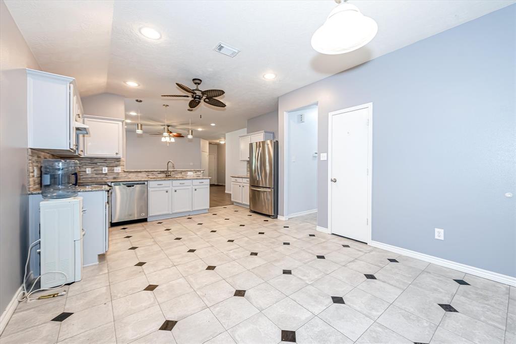 3 1 Thicket Grove Place, The Woodlands, Texas 77385, 3 Bedrooms Bedrooms, 6 Rooms Rooms,2 BathroomsBathrooms,Single-family,For Sale,Thicket Grove,63301482