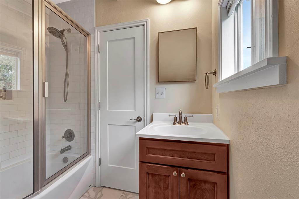 919 3 Grove Road, Clear Lake Shores, Texas 77565, 4 Bedrooms Bedrooms, 10 Rooms Rooms,3 BathroomsBathrooms,Single-family,For Sale,Grove,75130878