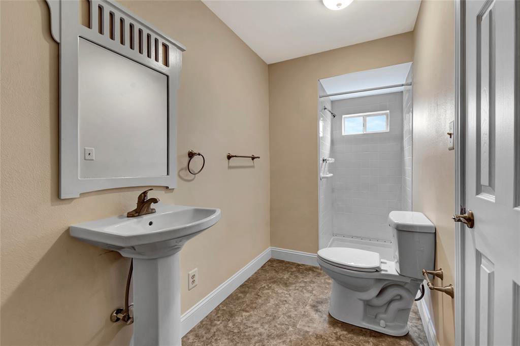 919 3 Grove Road, Clear Lake Shores, Texas 77565, 4 Bedrooms Bedrooms, 10 Rooms Rooms,3 BathroomsBathrooms,Single-family,For Sale,Grove,75130878